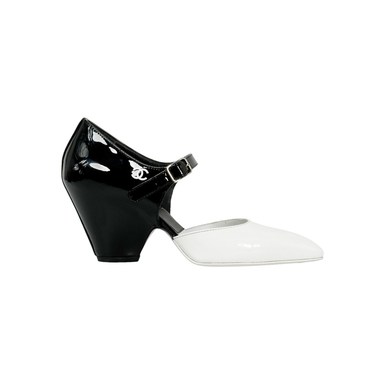 Czółenka z lakierowanej skóry