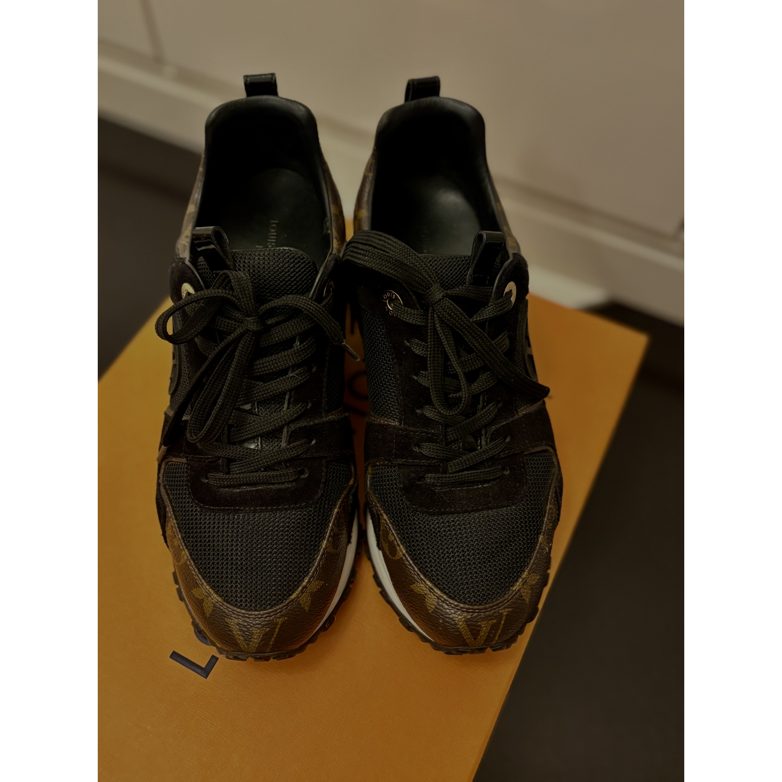 Sneakersy