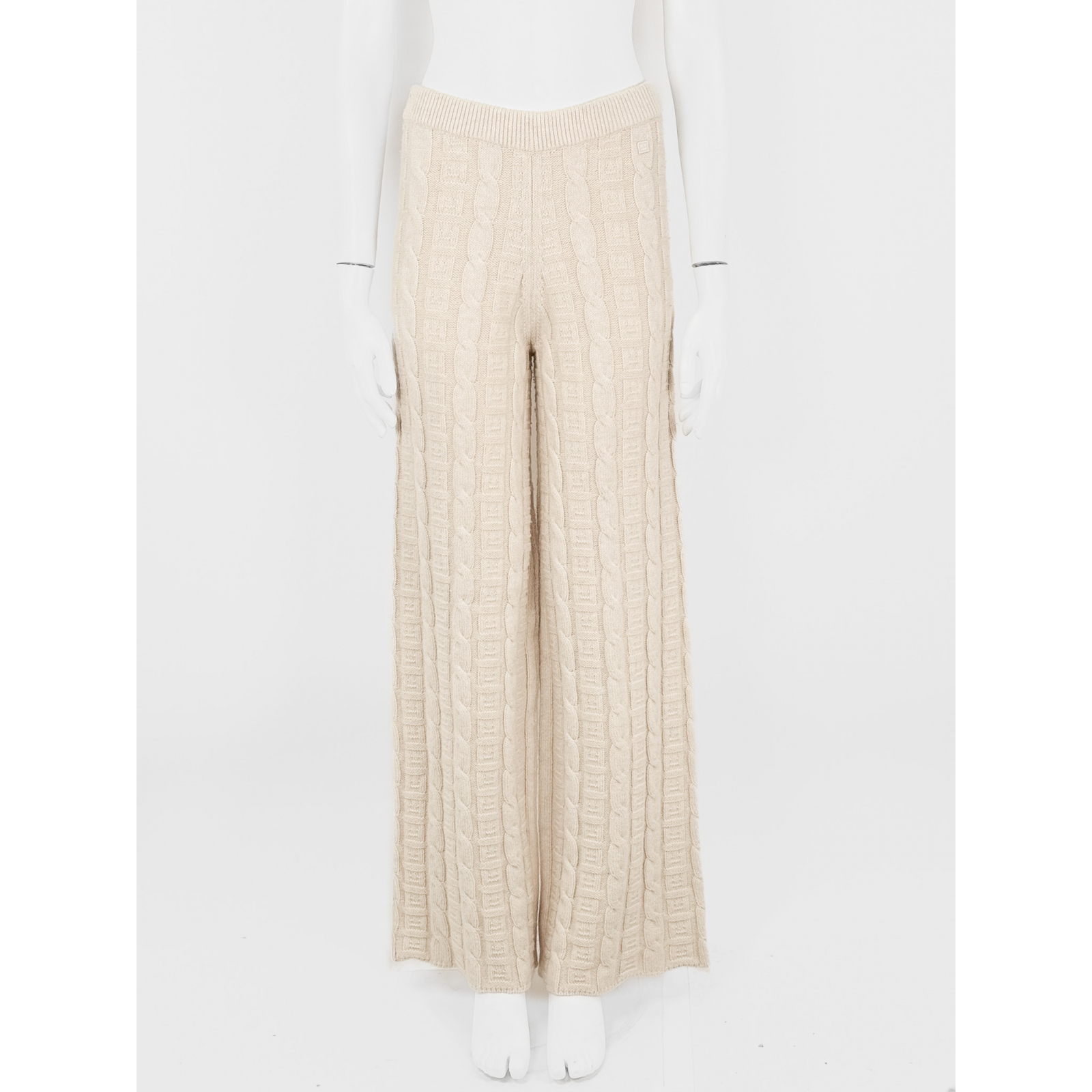 Wełniany komplet: sweter + spodnie