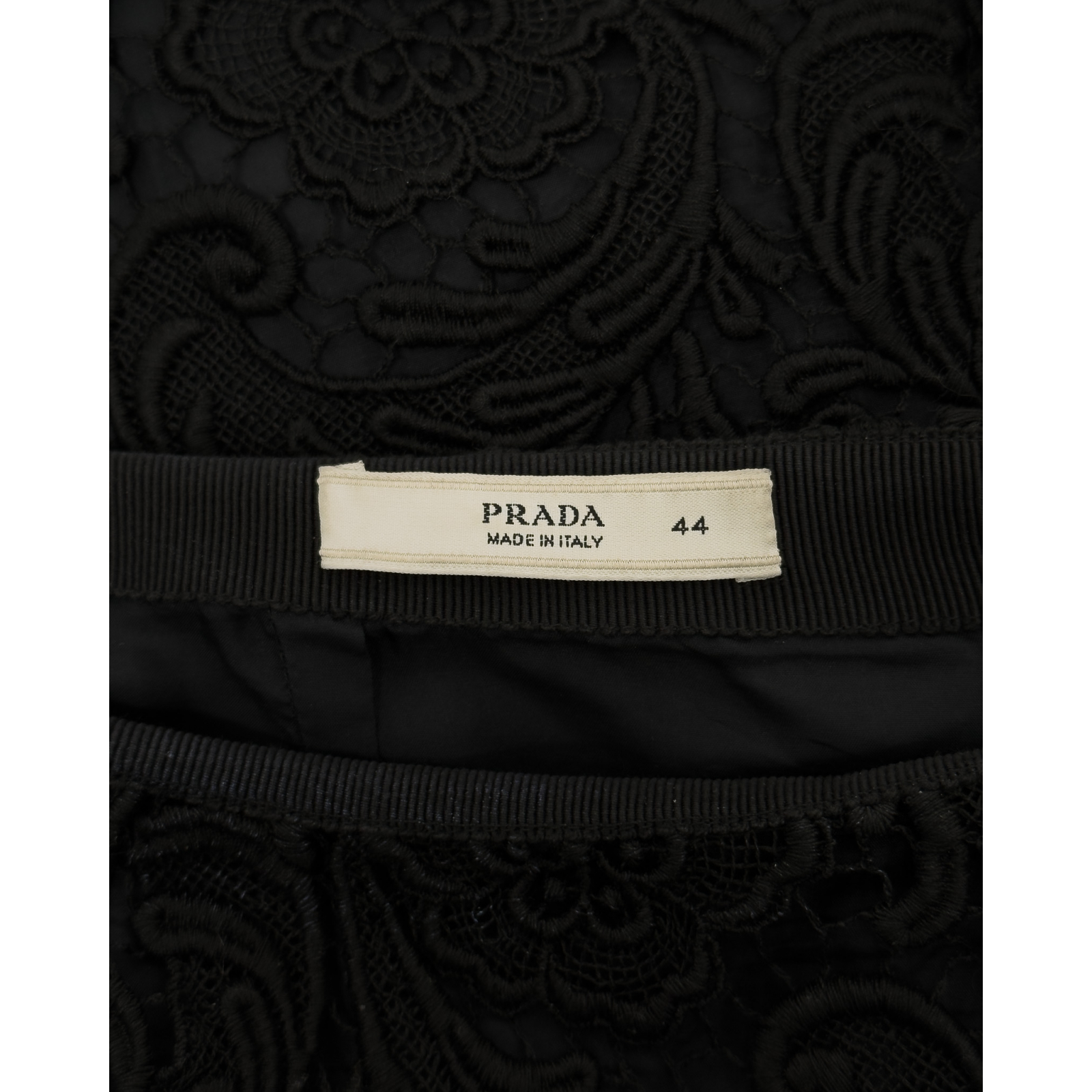 Koronkowy komplet: spódnica i bolerko