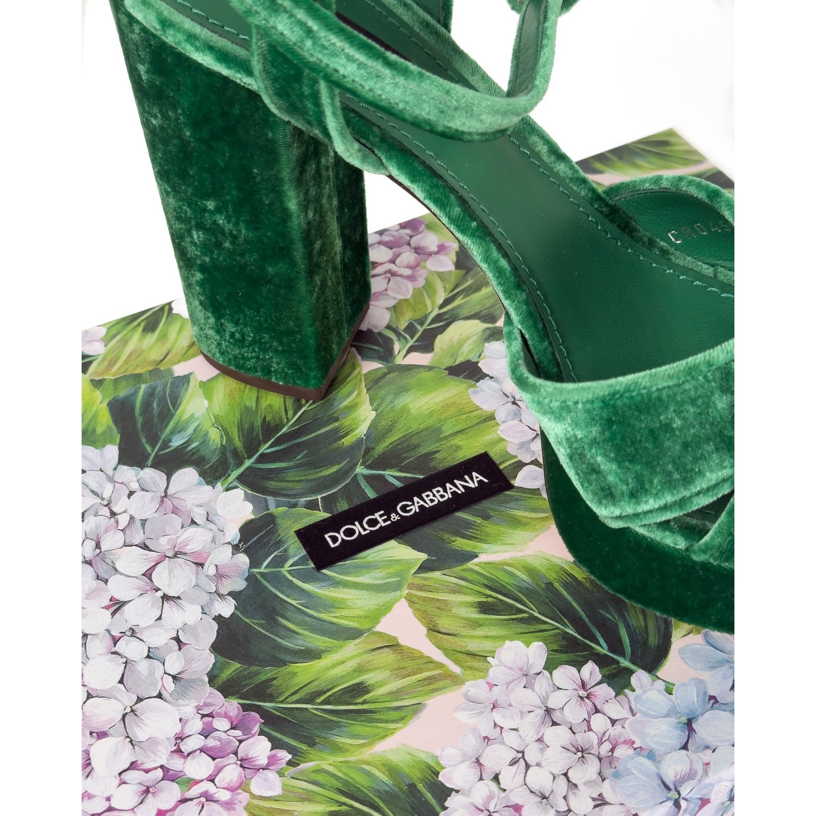 Sandały na obcasie oraz platformie