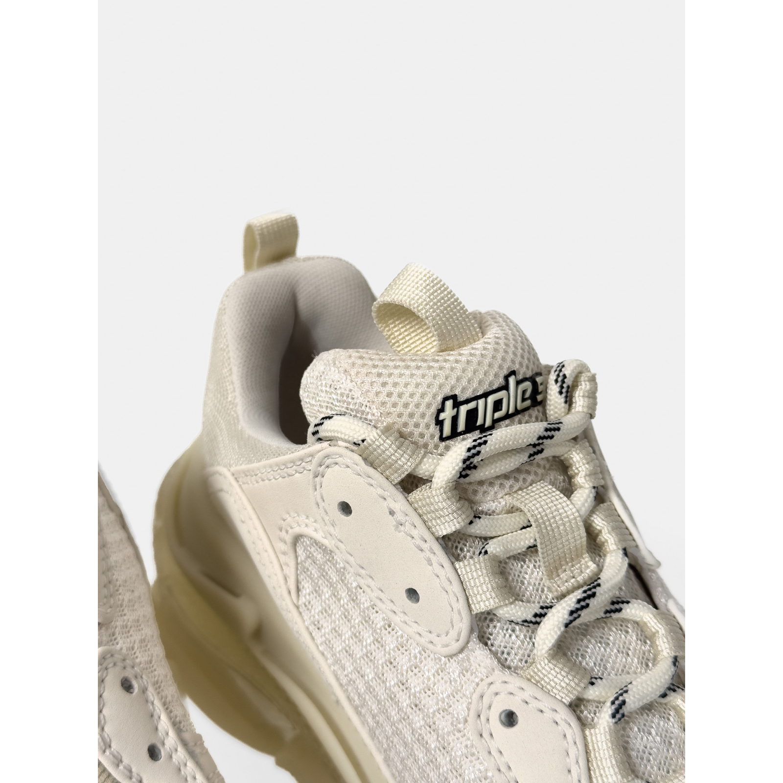 Sneakersy