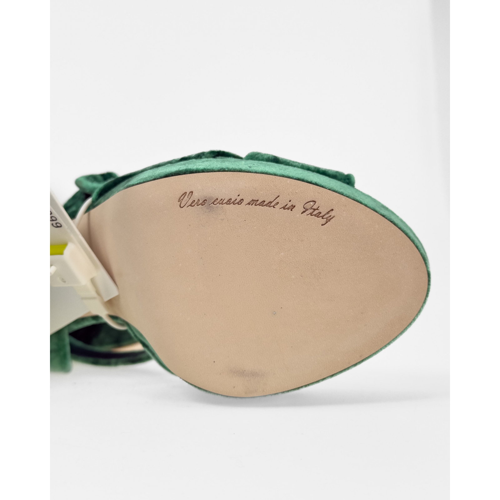 Sandały na obcasie oraz platformie