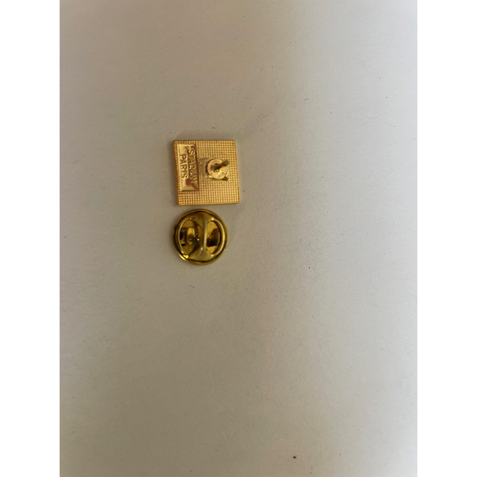 pin's Givenchy
