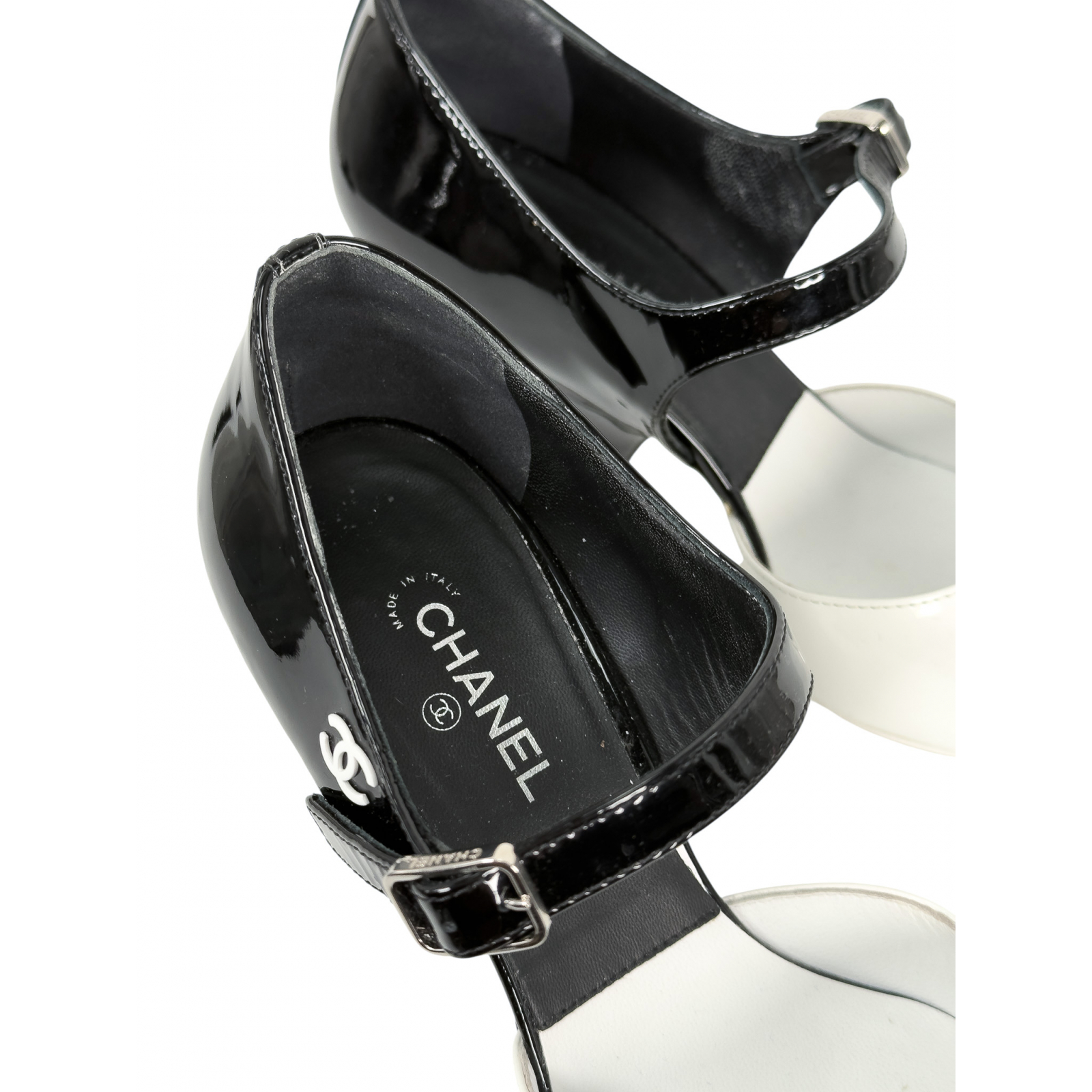 Czółenka z lakierowanej skóry