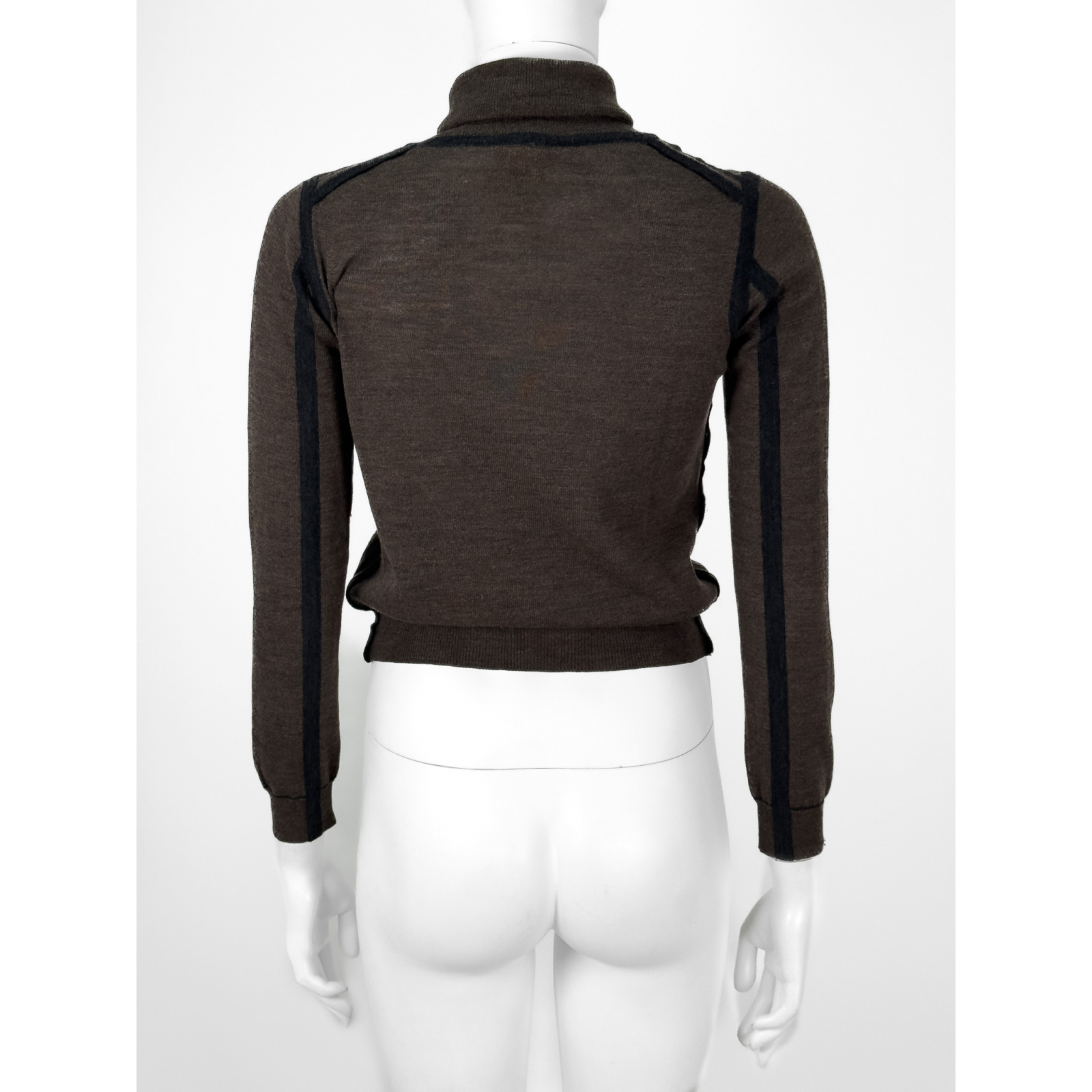 Wełniany sweter z golfem