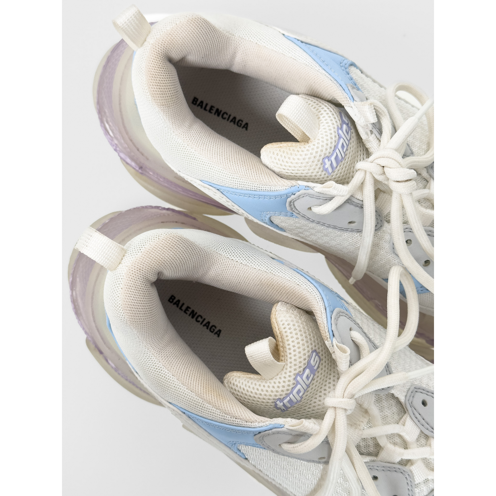 Sneakersy