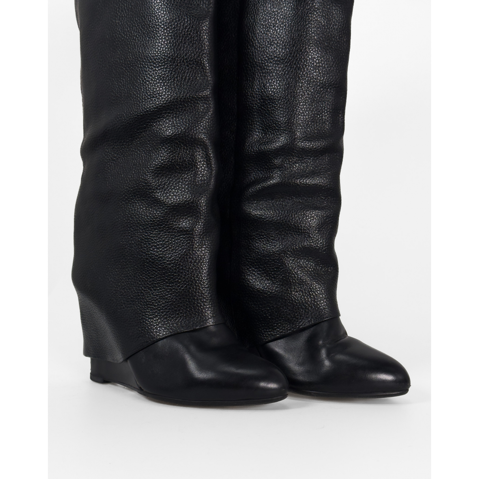 Skórzane kozaki na koturnie