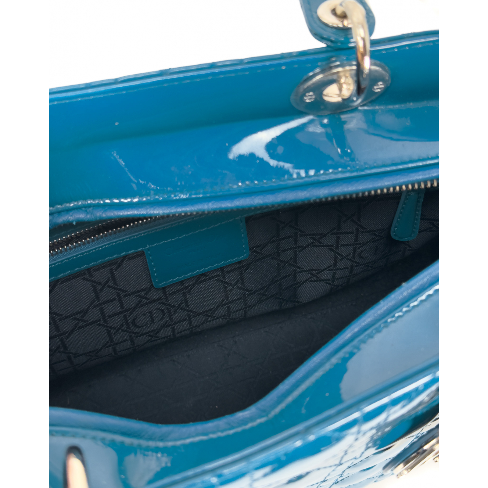 Torebka z lakierowanej skóry