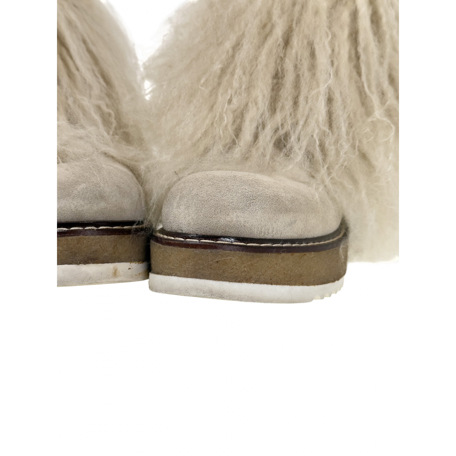 Botki na koturnie obszyte futrem lamy