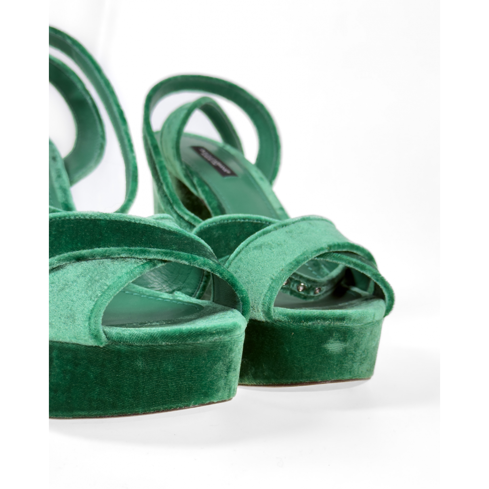 Sandały na obcasie oraz platformie