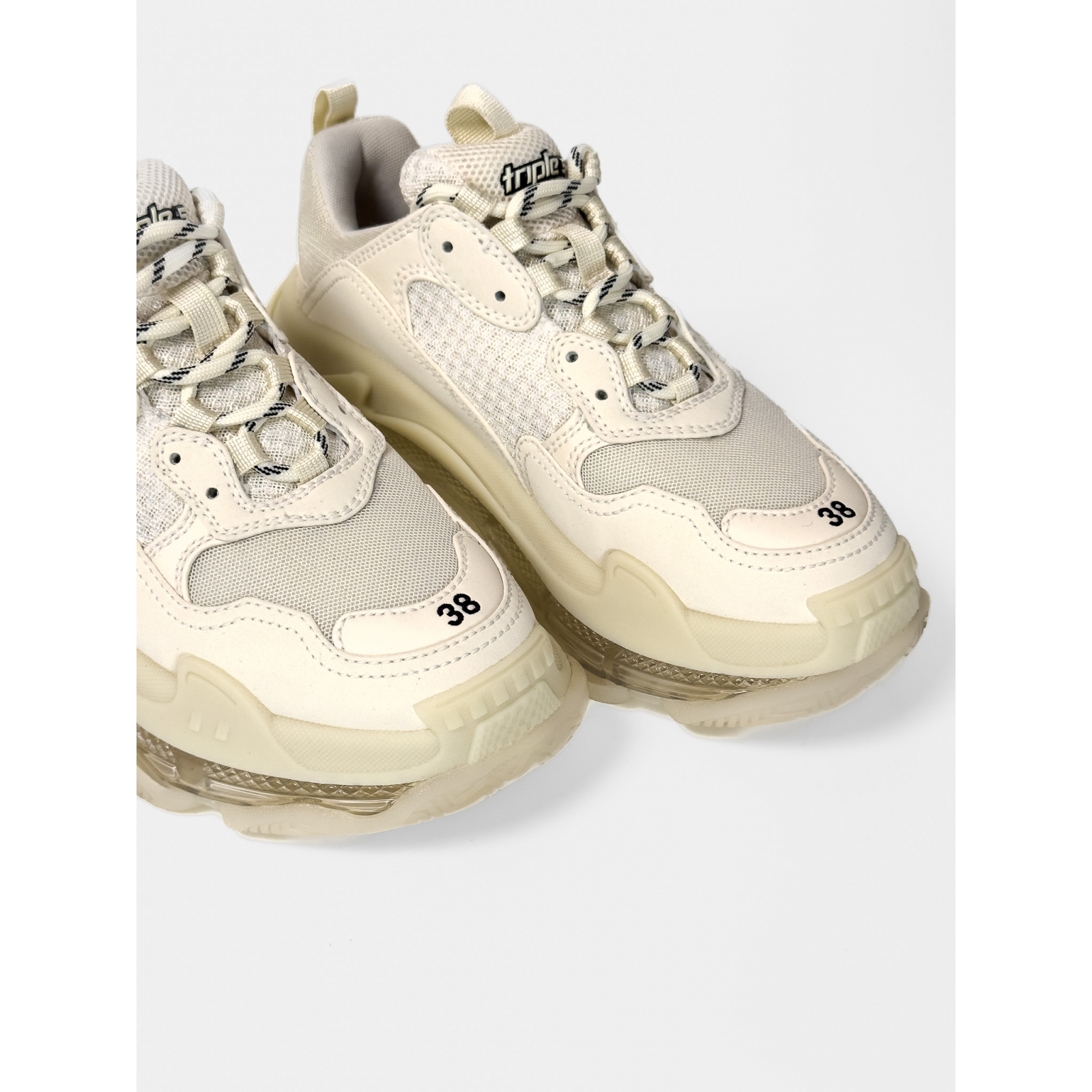 Sneakersy