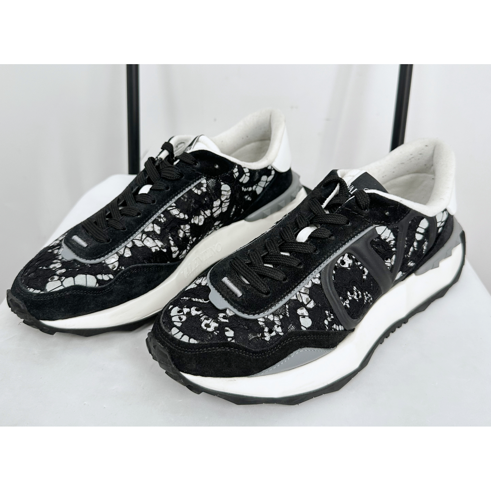 Sneakersy