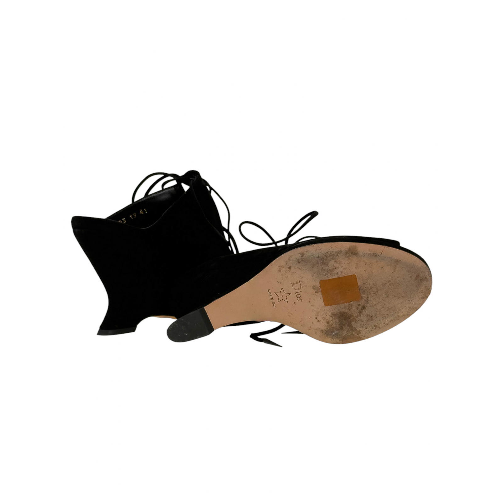 Zamszowe botki na koturnie