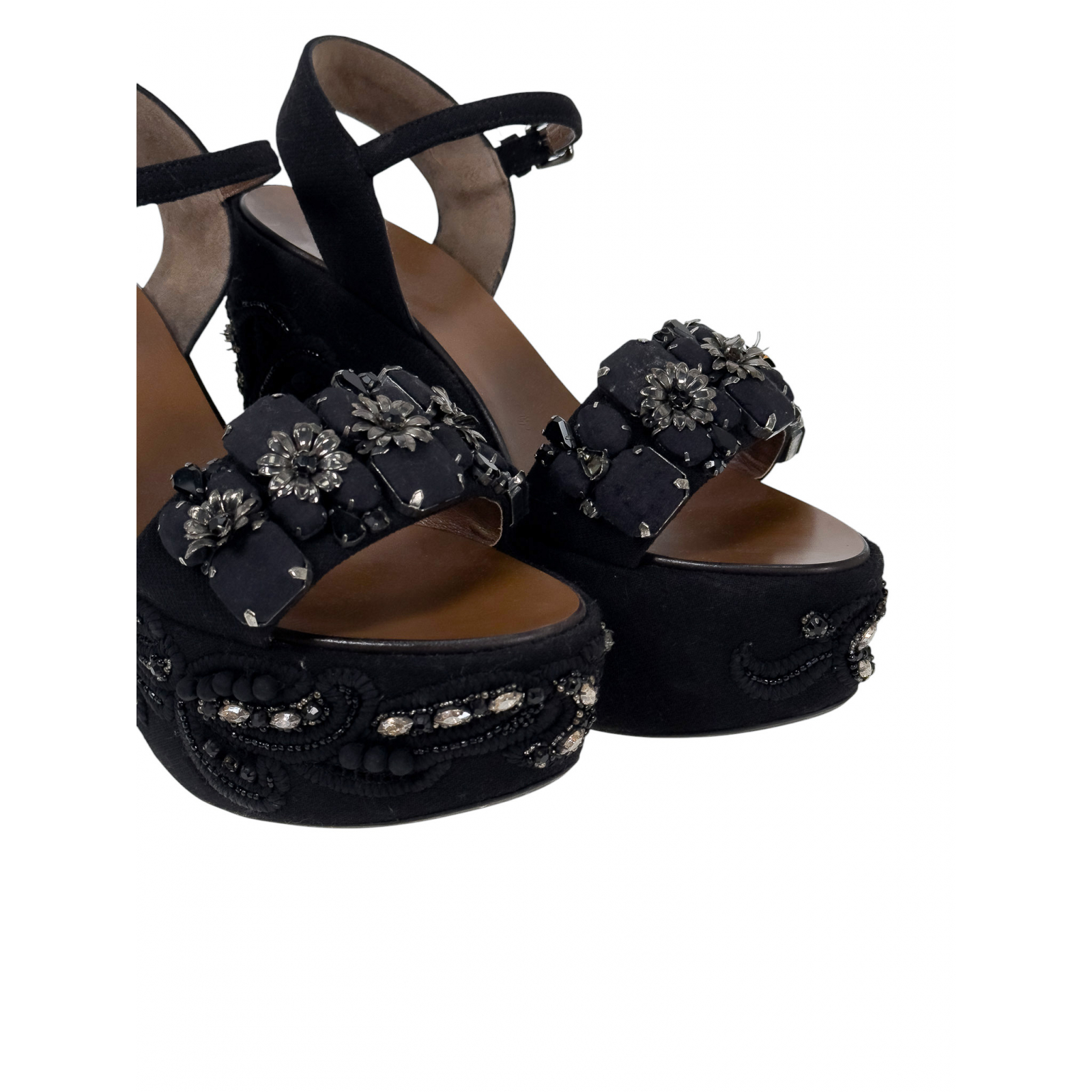 Sandały na koturnie