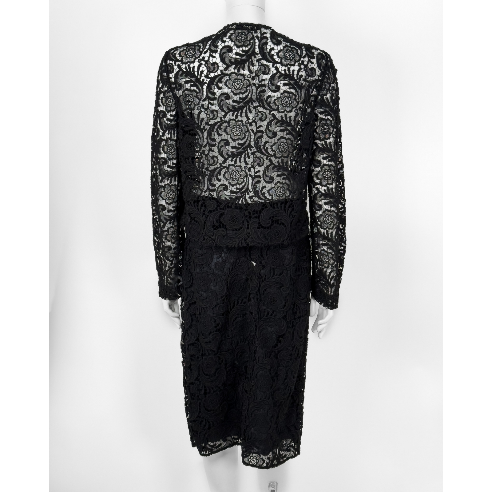 Koronkowy komplet: spódnica i bolerko