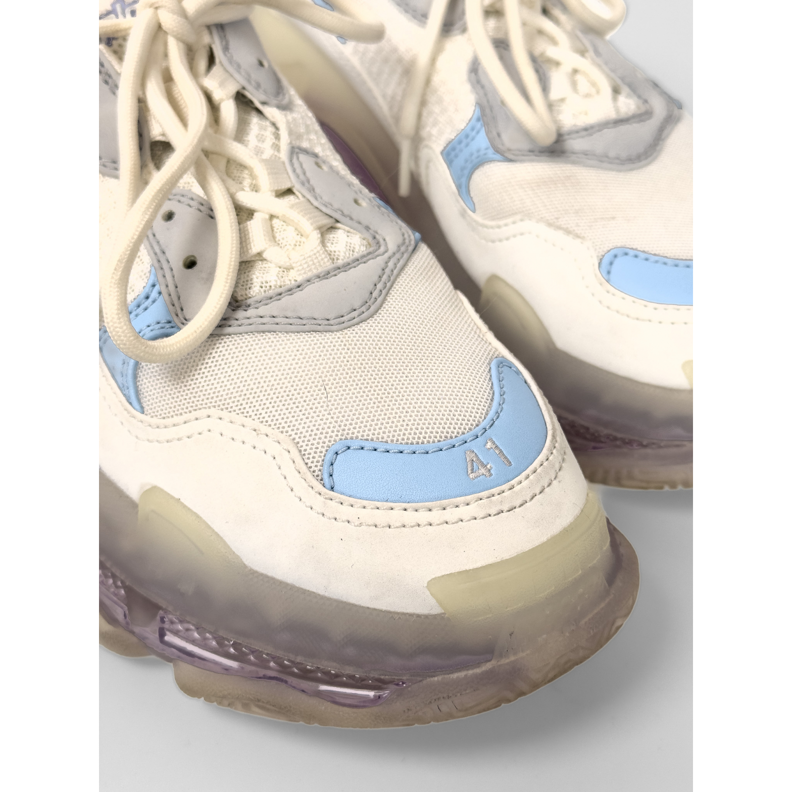 Sneakersy