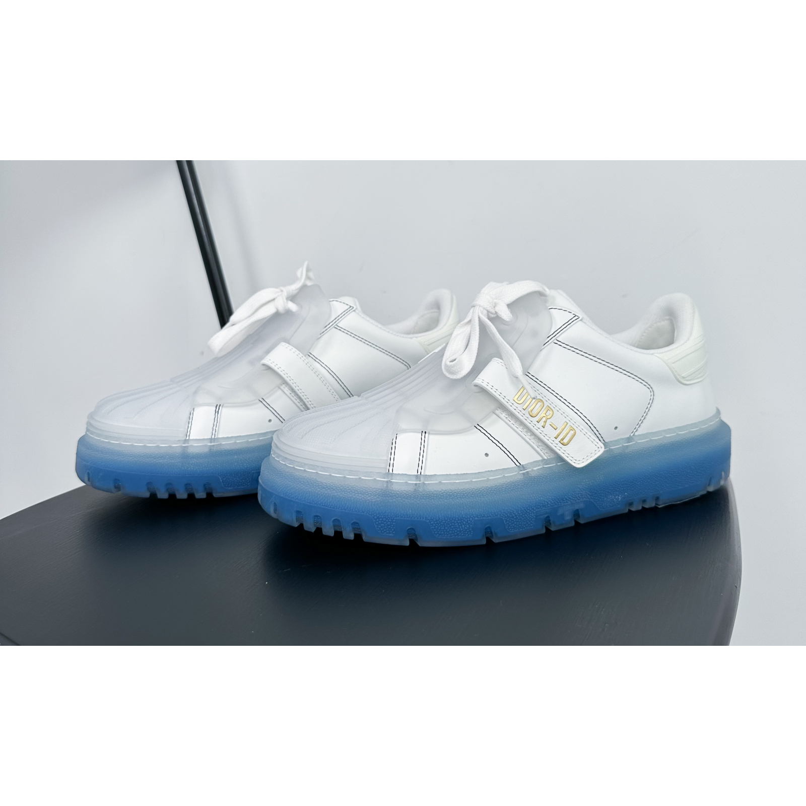 Sneakersy