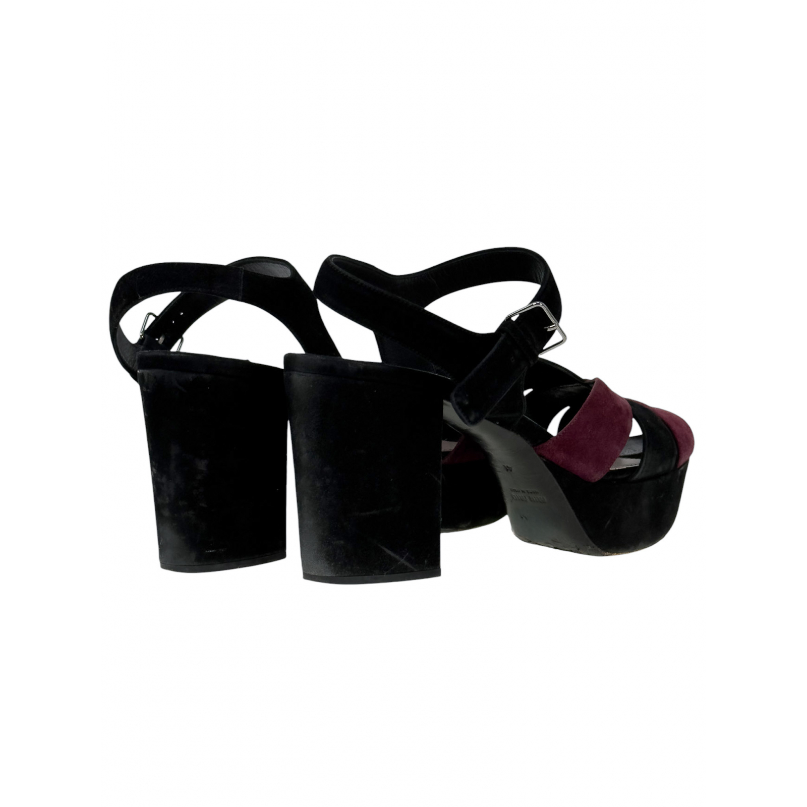 Zamszowe sandały na obcasie oraz platformie