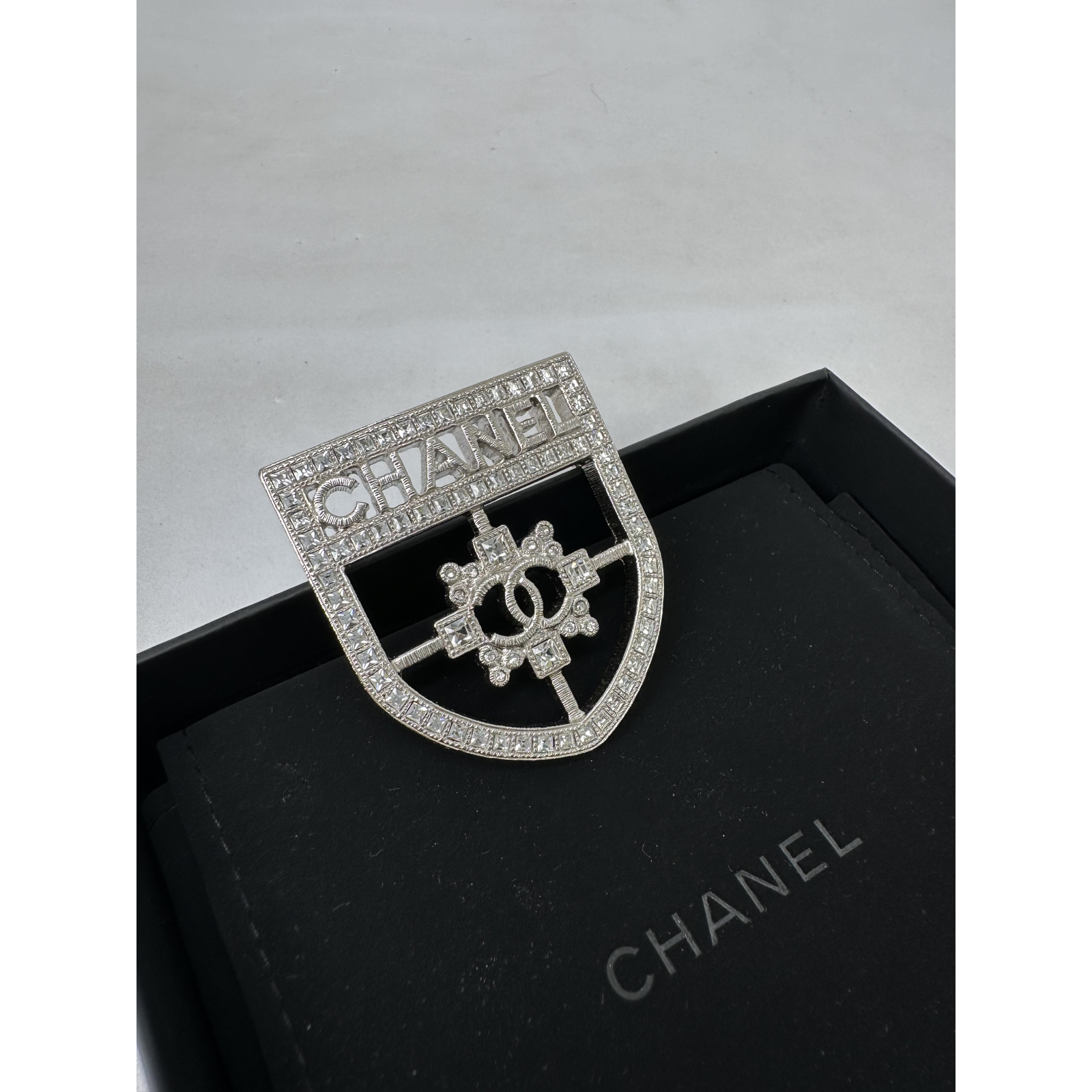 broszka Chanel