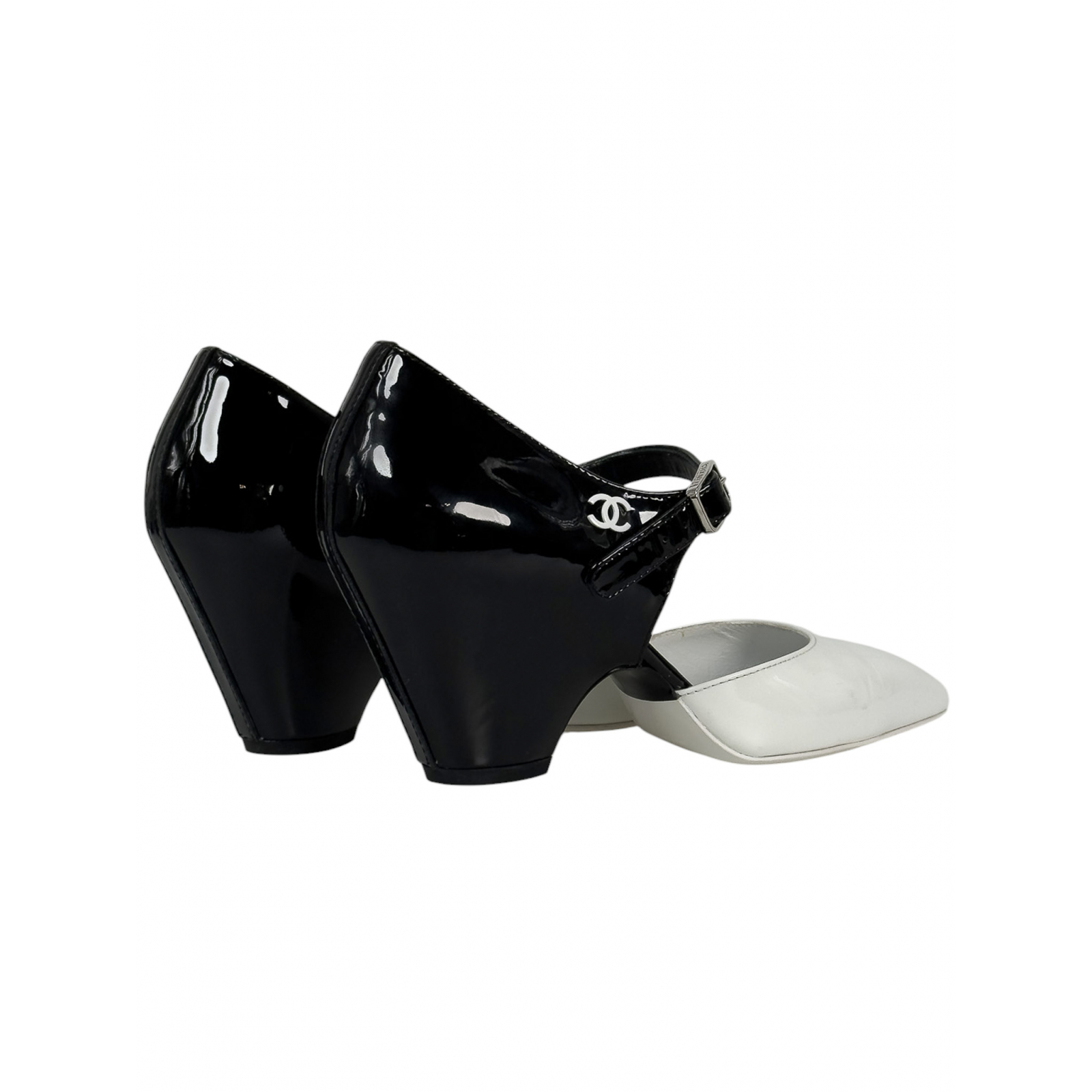 Czółenka z lakierowanej skóry