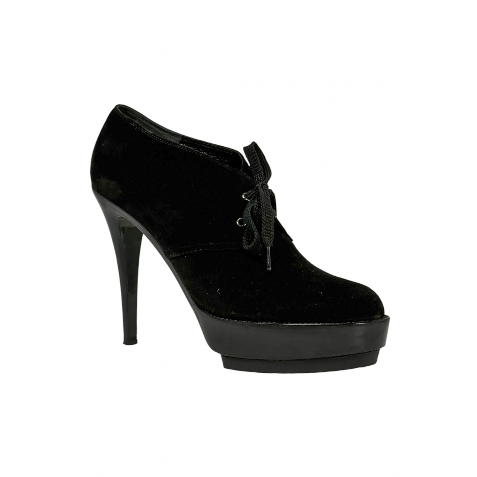 Zamszowe botki na obcasie oraz platformie