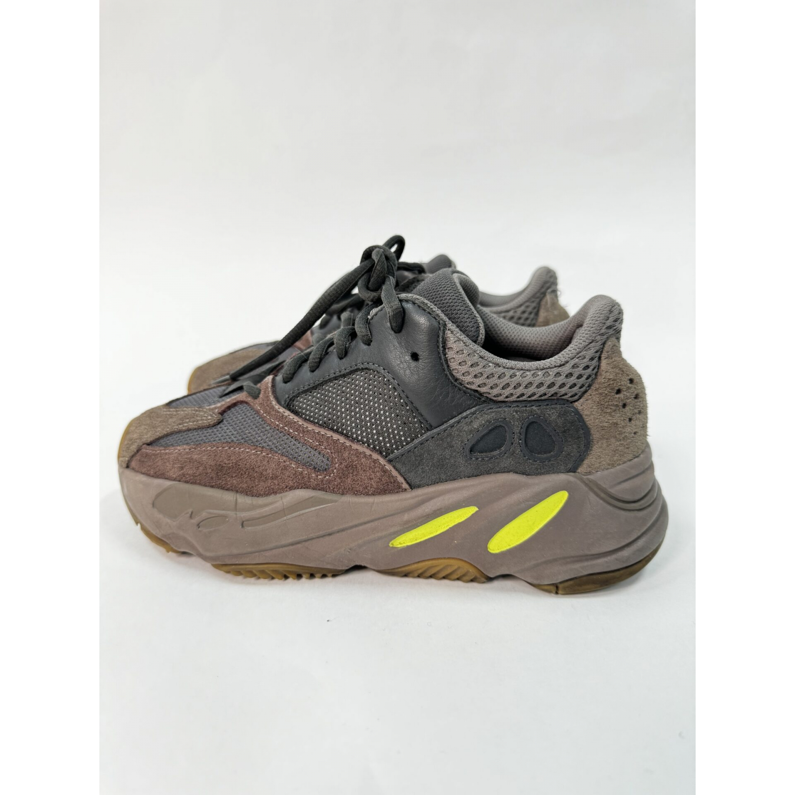 • Yeezy 700 Intertia V1