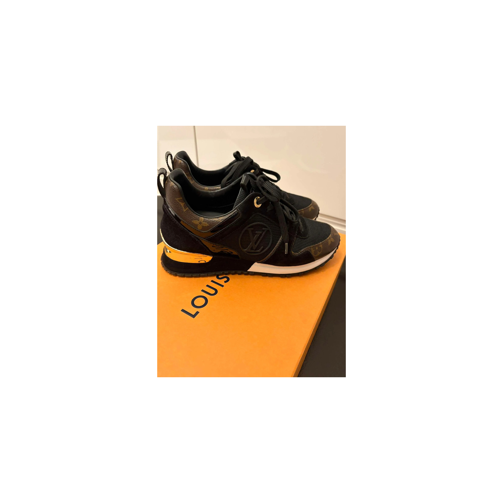 Sneakersy