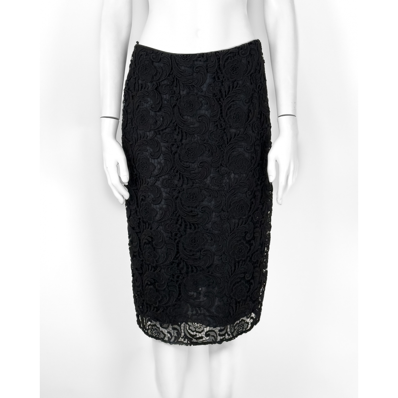 Koronkowy komplet: spódnica i bolerko