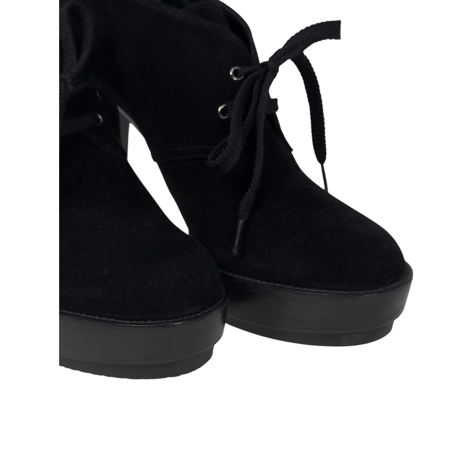 Zamszowe botki na obcasie oraz platformie