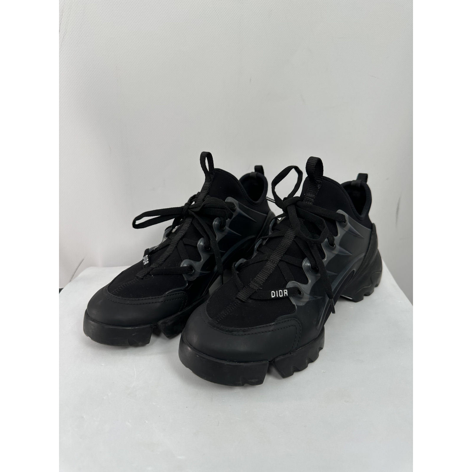 Sneakersy