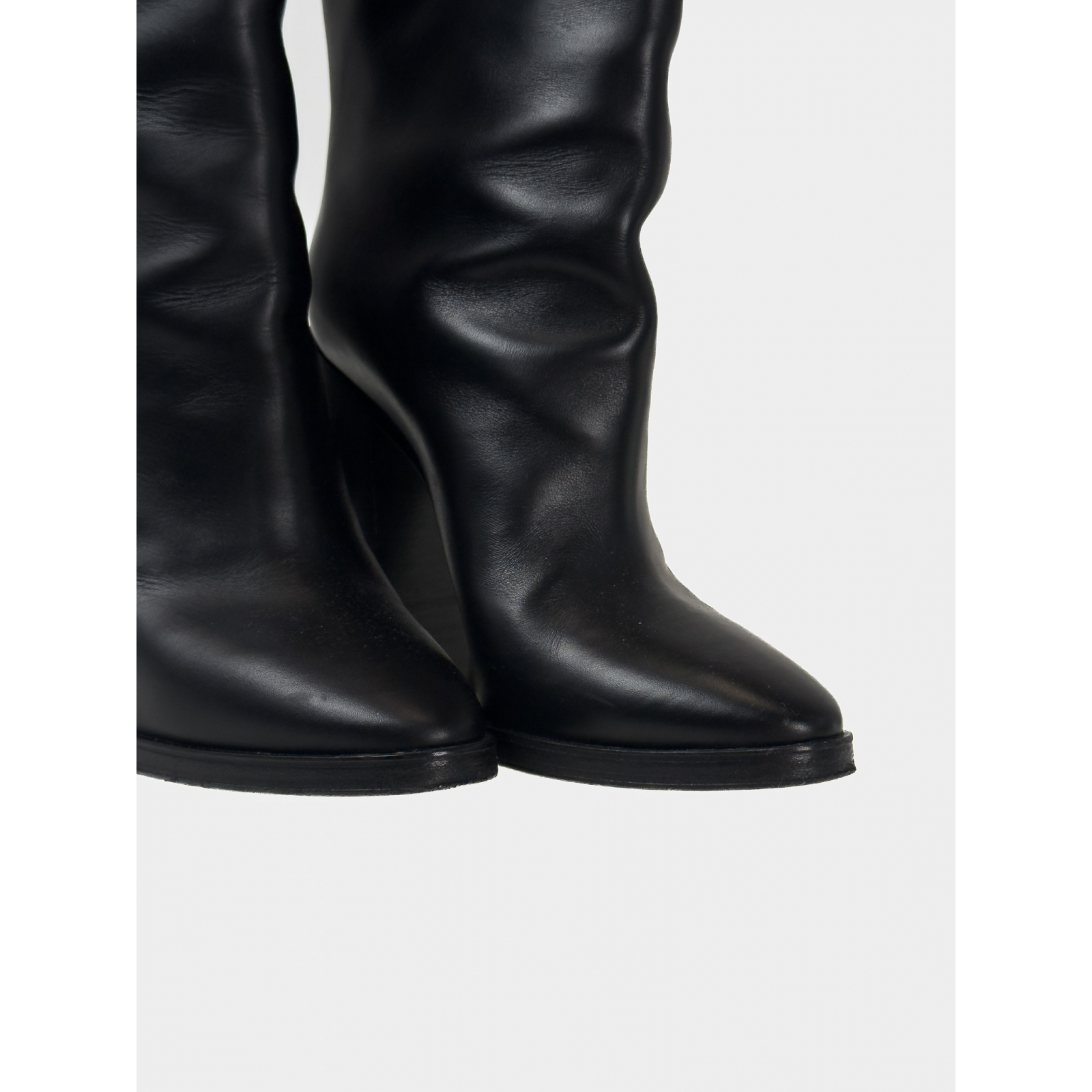 Skórzane kozaki na obcasie