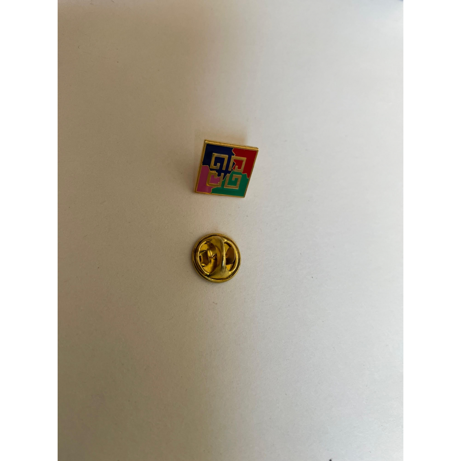 pin's Givenchy