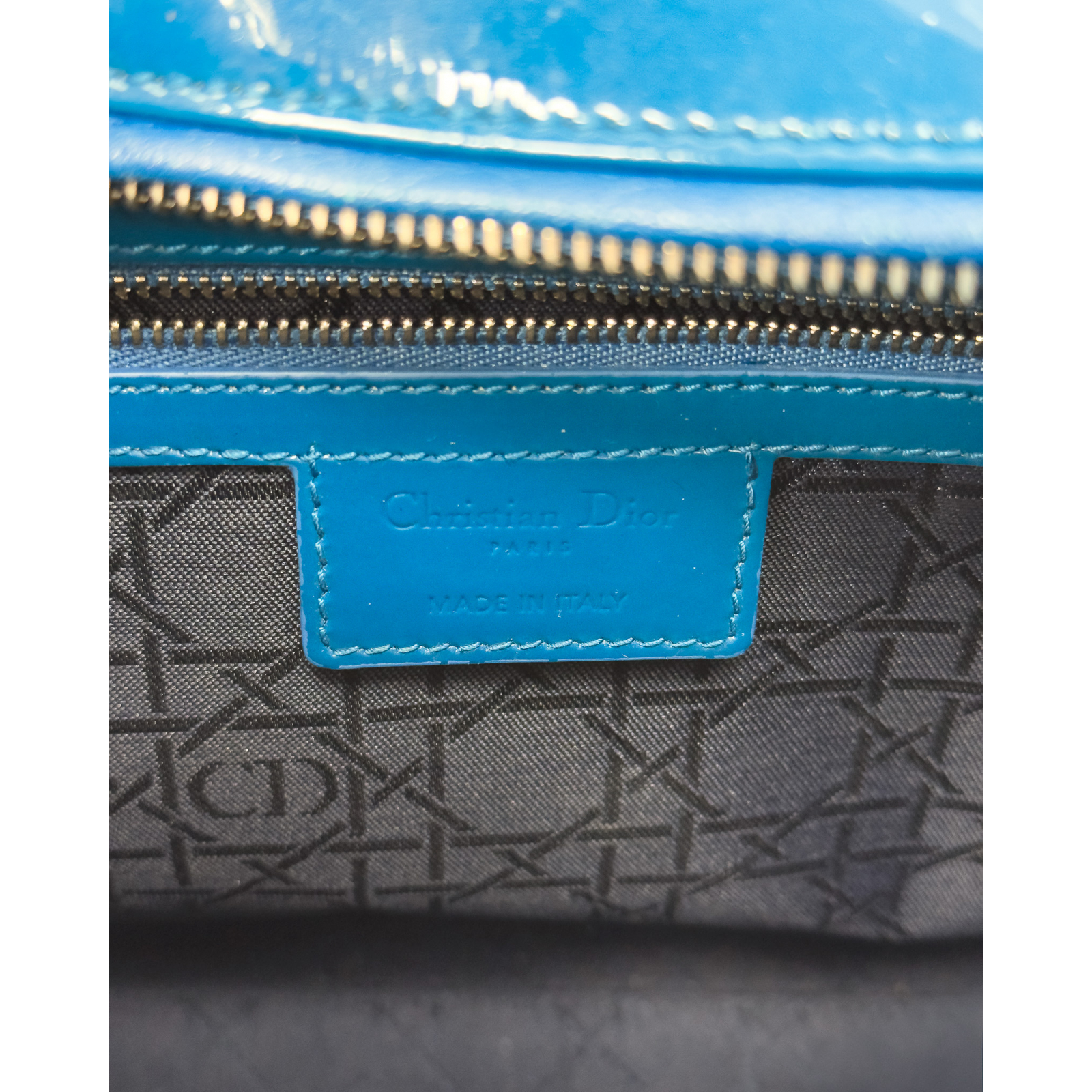 Torebka z lakierowanej skóry