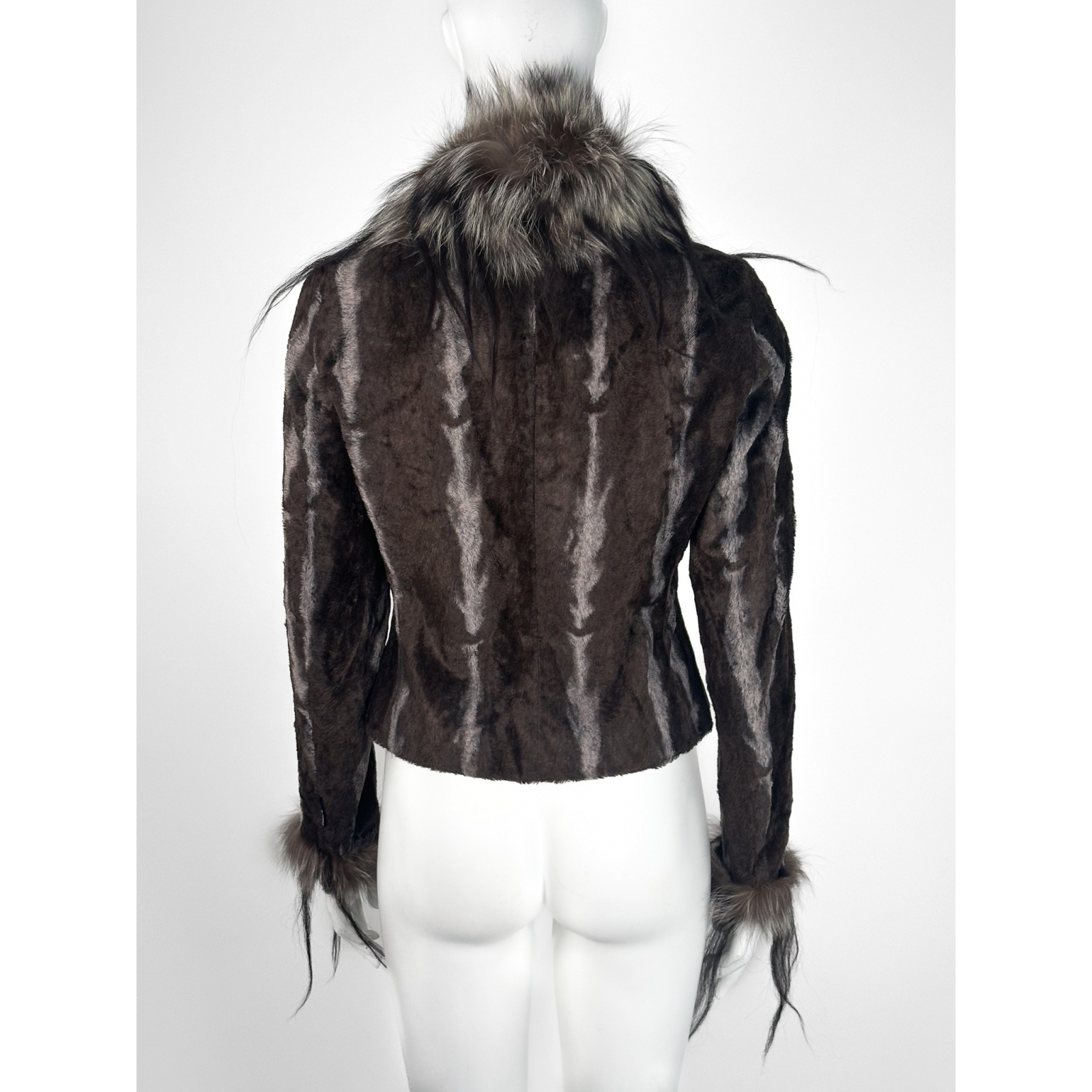 Kurtka wykonana z futra królika