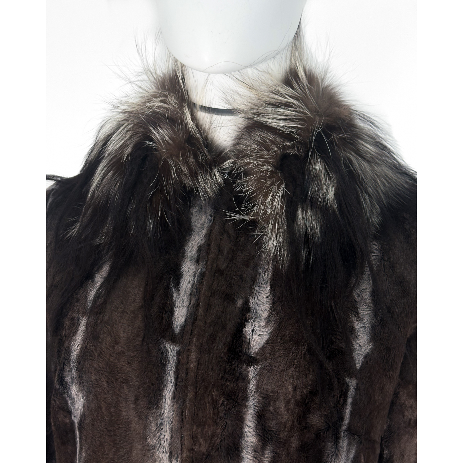 Kurtka wykonana z futra królika