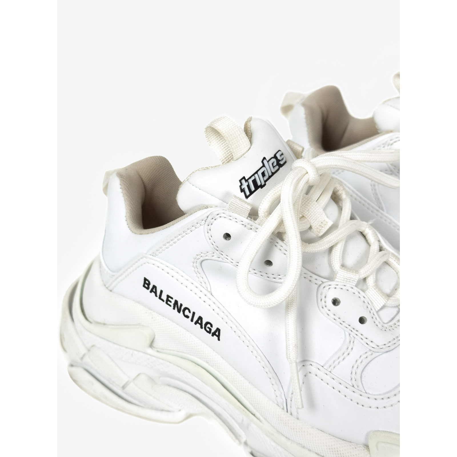 Sneakersy