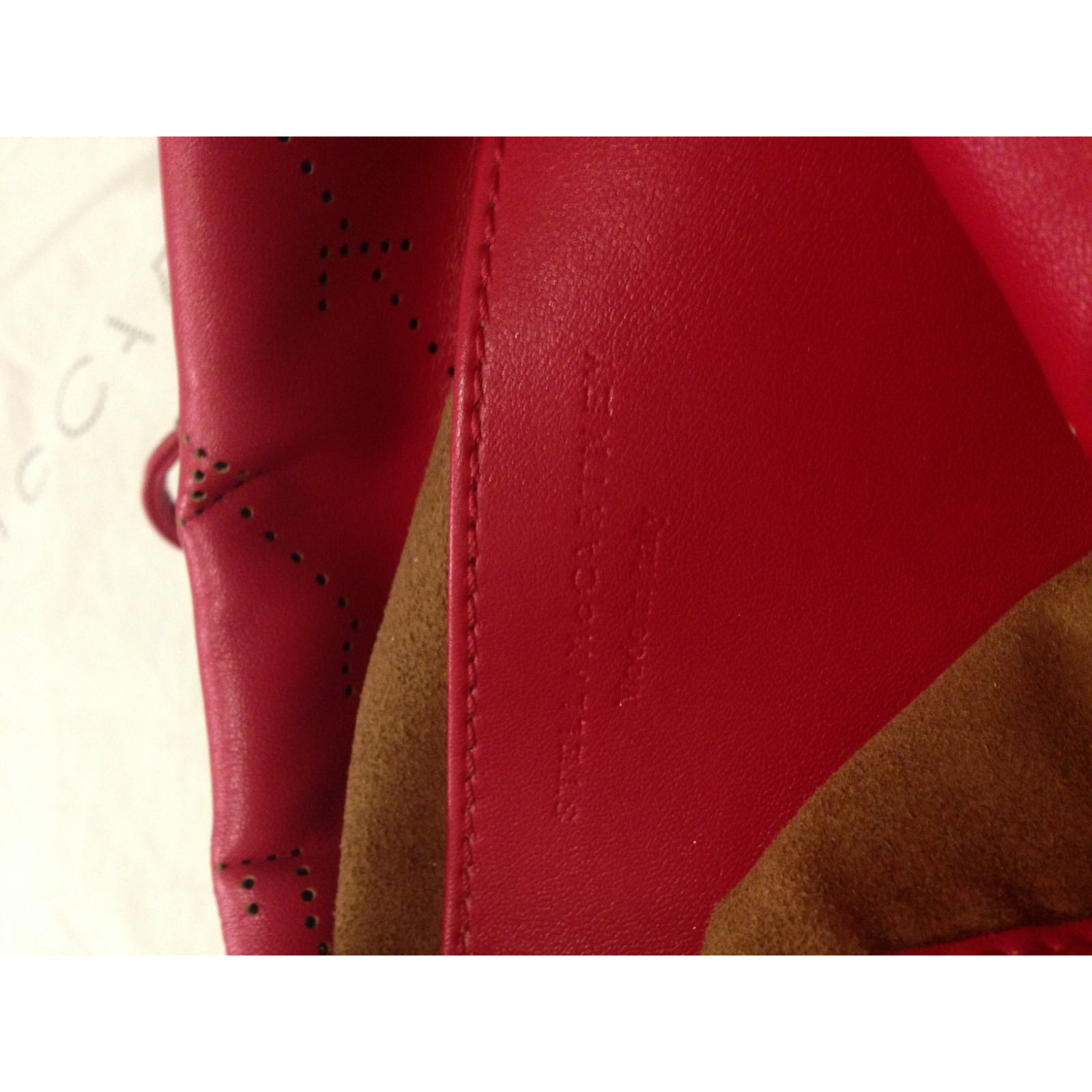 Piękny, czerwony plecak-torebka z perforowanym logo, Stella McCartney