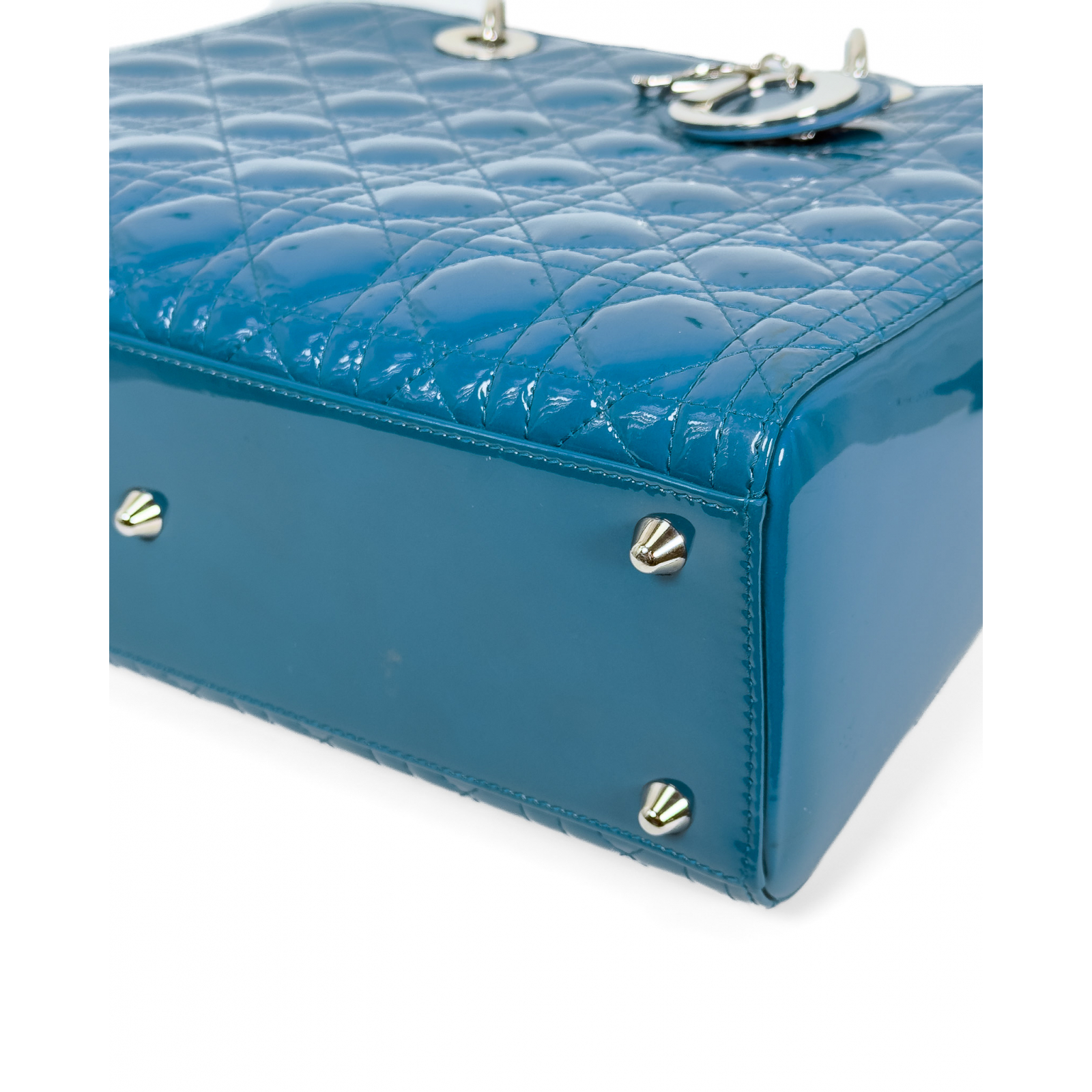 Torebka z lakierowanej skóry